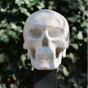 Totenkopf Gartenskulptur