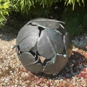 Gartenkugel Blätter Skulptur