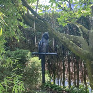 Große Papagei Gartenfigur