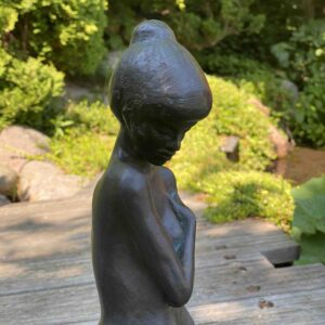 Stilvolle Frauen Gartenskulptur nackt