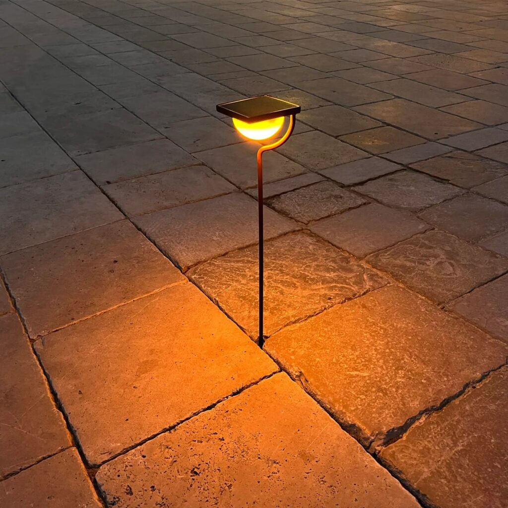 Schöne Solar Gartenleuchte zum stecken Gartenleuchten.de