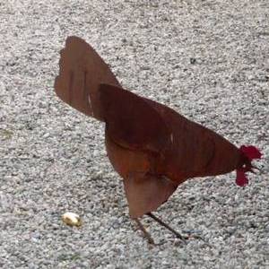 Huhn als Gartenfigur