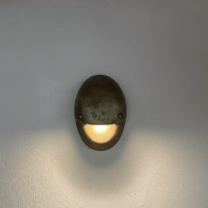 Kleine Wandaufbauleuchte aus Bronze