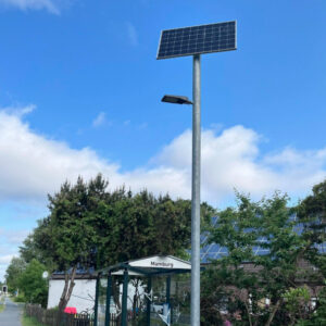 Solarbetriebene Laterne im Bereich von Fahrradständer