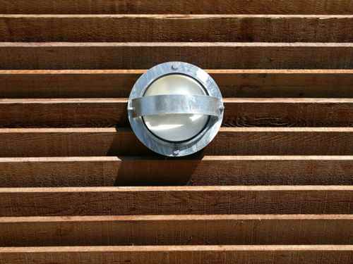 Stabile hochwertige feuerverzinkte Außenwandleuchte