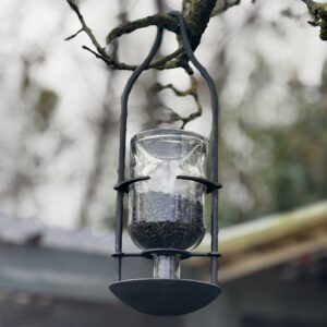 Vogelfutterstation aus Schmiedeeisen