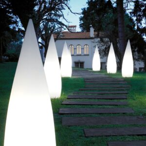 Design Außenleuchten in Form von Zypressen