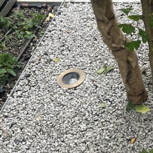 Hochwertige Baum Bodeneinbauscheinwerfer im Kiesbett