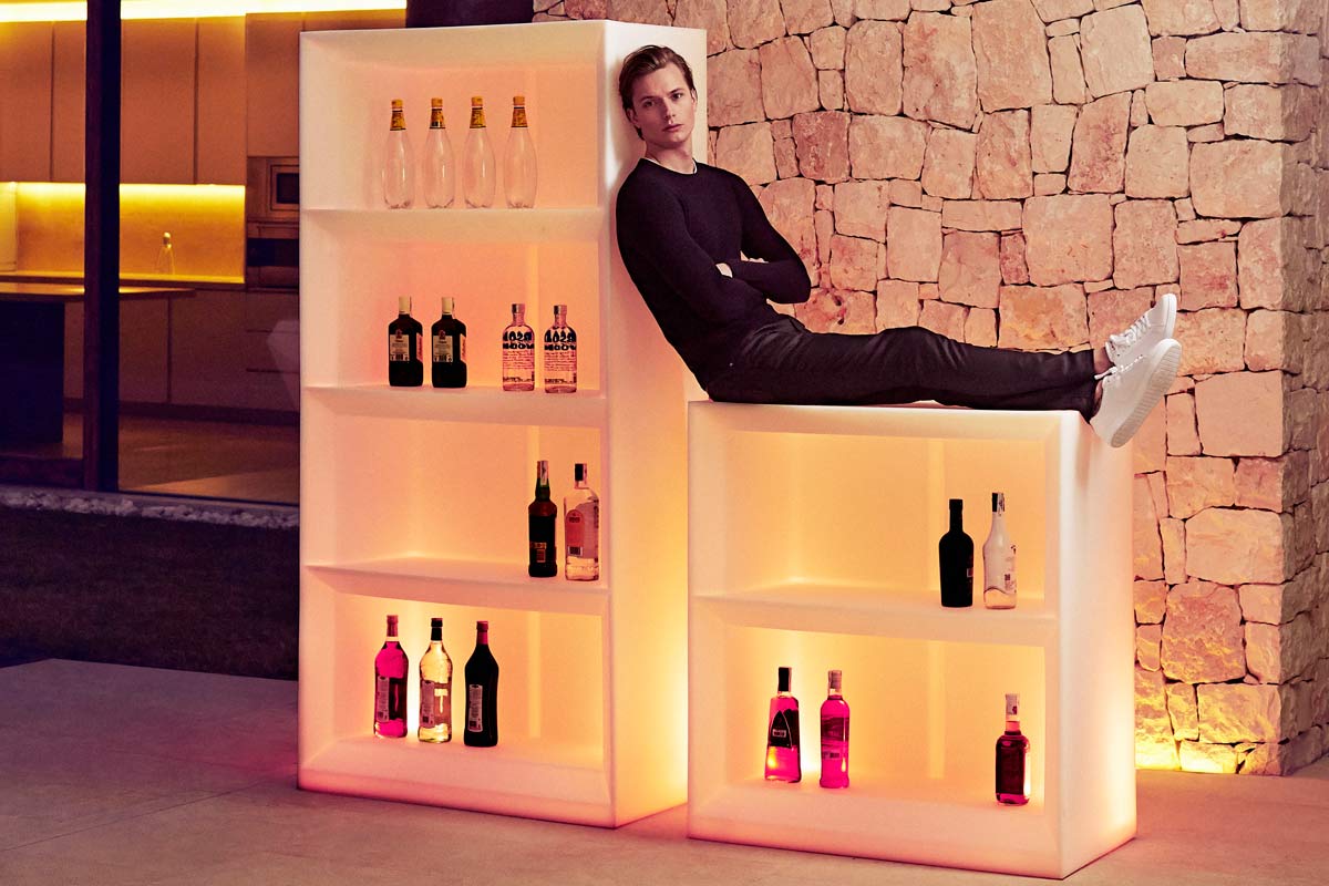 Exklusiver beleuchteter outdoor Barschrank