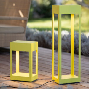 Gelbe mobile Außenleuchten mit Kabel und Stecker