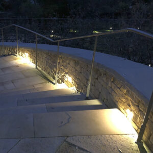 Treppenanlage im Außenbereich blendfrei beleuchten