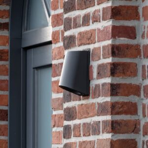 Hochwertige schlichte Außenwandleuchte blendarm mit hoher Lichtleistung