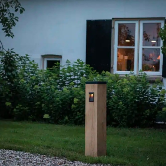 Schöne Solar Gartenleuchte aus Holz