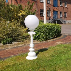 Stabile Kugel Pollerleuchte 100cm Aluminiumguss in weiß oder RAL