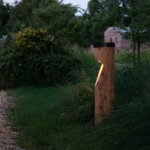 Stabile Solar Wegleuchte aus Holz