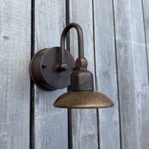 Kleine hochwertige Kupfer Außen Wandlampe mit Schirm