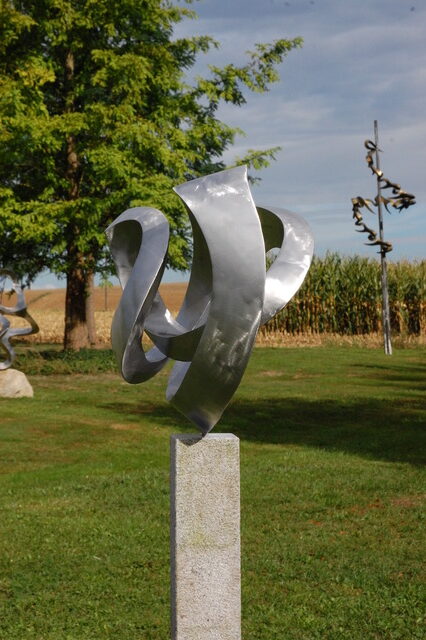 Exklusive Garten Skulptur aus Edelstahl 50cm Durchmesser