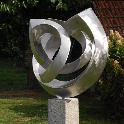 Exklusive Garten Skulptur aus Edelstahl