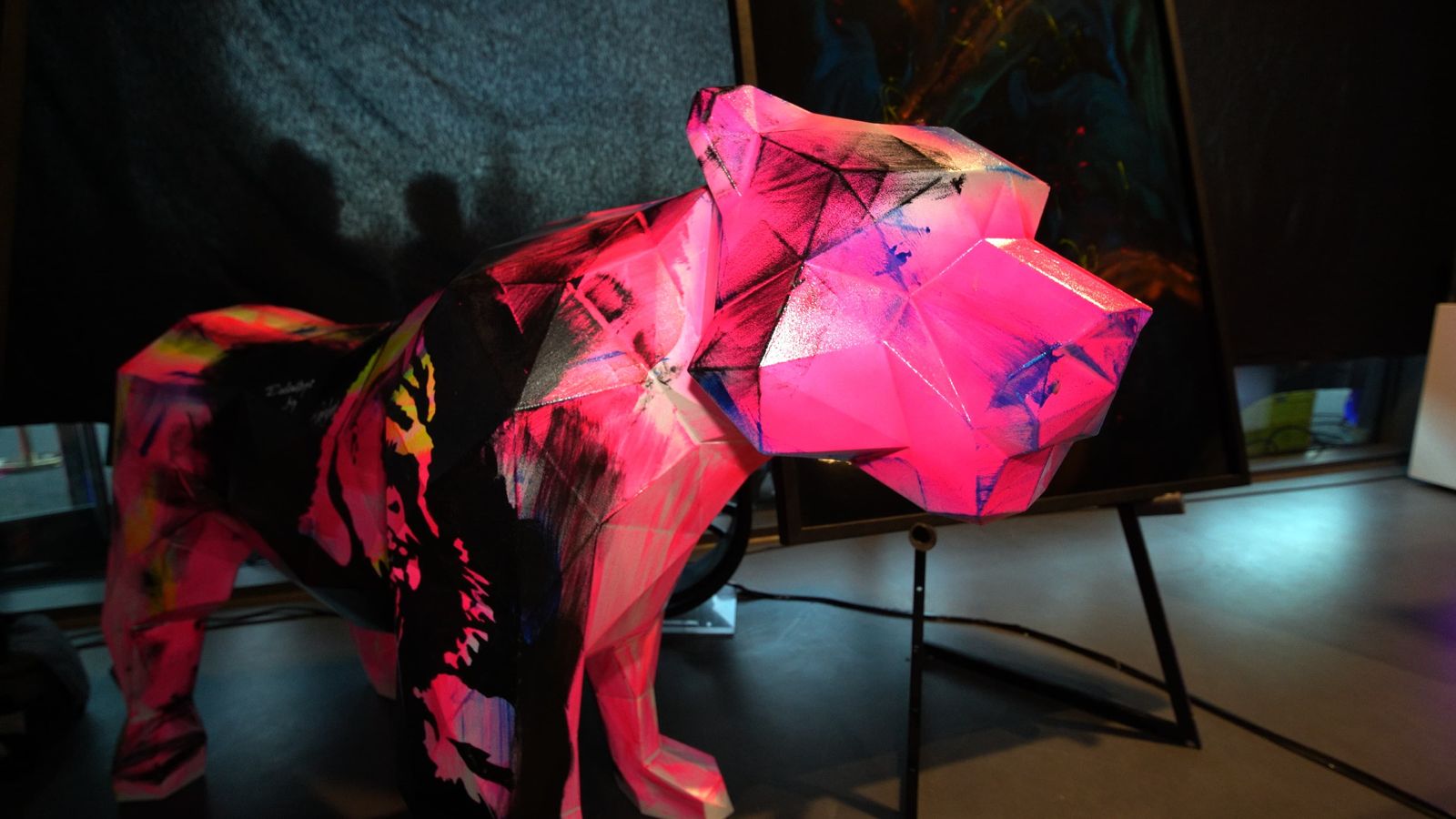 Panther Skulptur mit Farbgestaltung von Tomboy und Rocketbyz