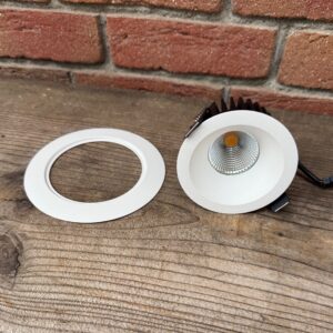 LED Deckeneinbaustrahler Außen mit Ausgleichsring für große Deckenausschnitte