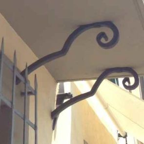 Geschmiedete Bogenstützen für Balkon